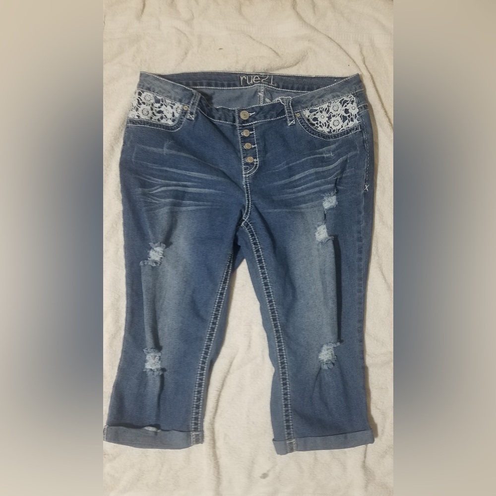 New size 16 Rue 21 capris.